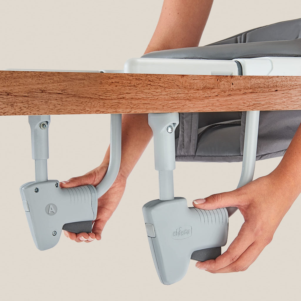 Hook-On High Chair with Tray H560