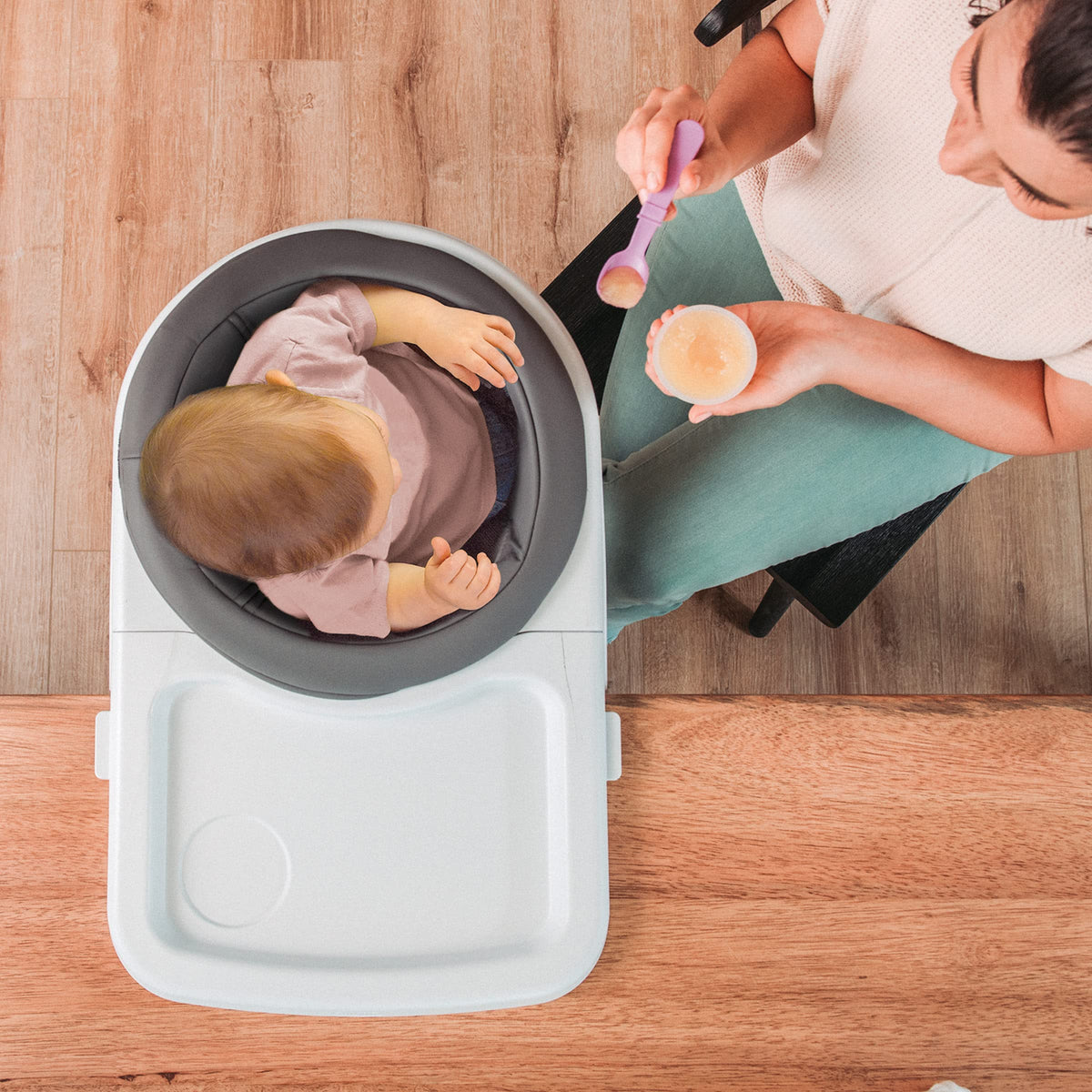 Hook-On High Chair with Tray H560